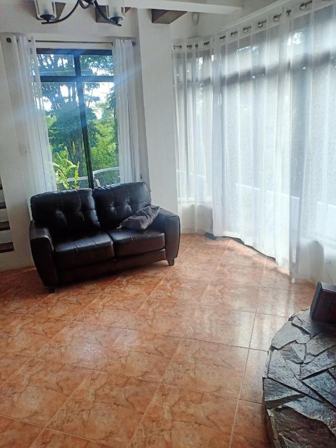 El Castillo Bed&Breakfast Angono Exterior foto
