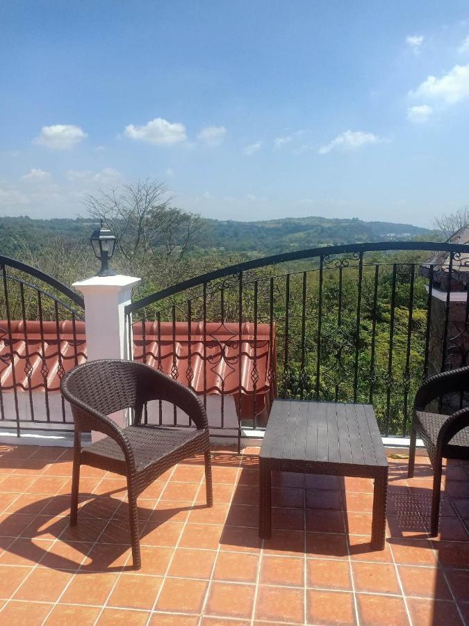 El Castillo Bed&Breakfast Angono Exterior foto